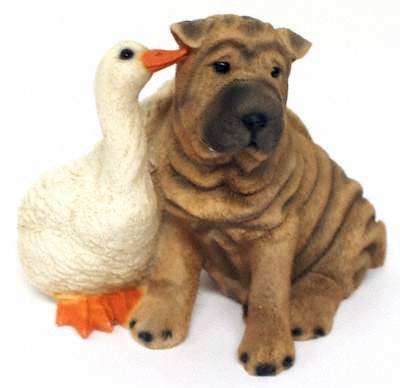 Hund mit Gans-Figur